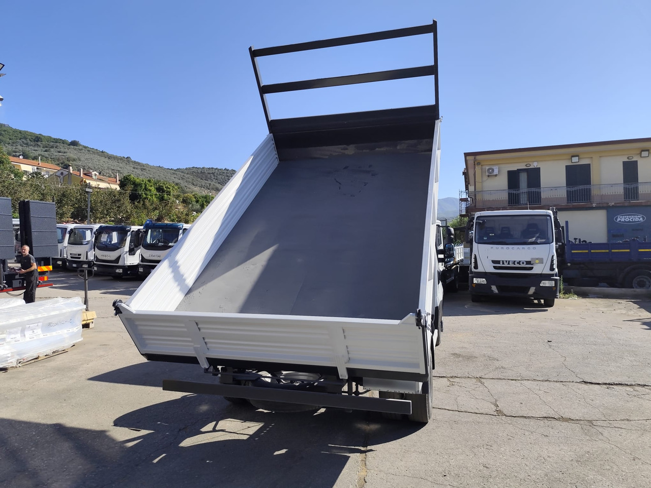 IVECO DAILY 35C13 - Dostavno vozilo prekucnik: slika 5 IVECO DAILY 35C13 - Dostavno vozilo prekucnik: slika 5