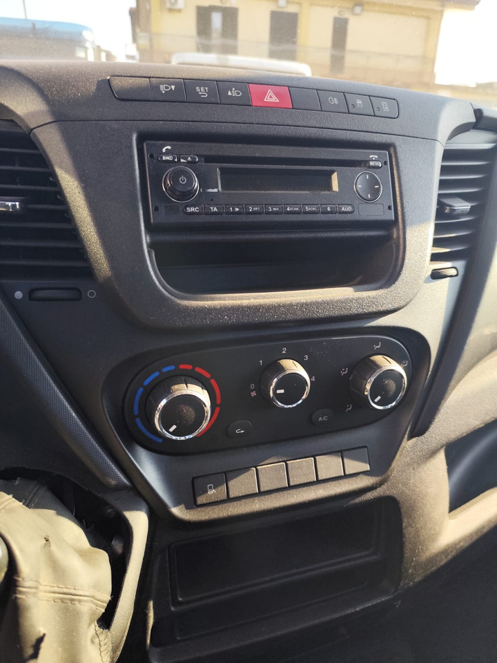 IVECO DAILY 35C15 - Tovornjak z dvigalom, Dostavno vozilo prekucnik: slika 5 IVECO DAILY 35C15 - Tovornjak z dvigalom, Dostavno vozilo prekucnik: slika 5