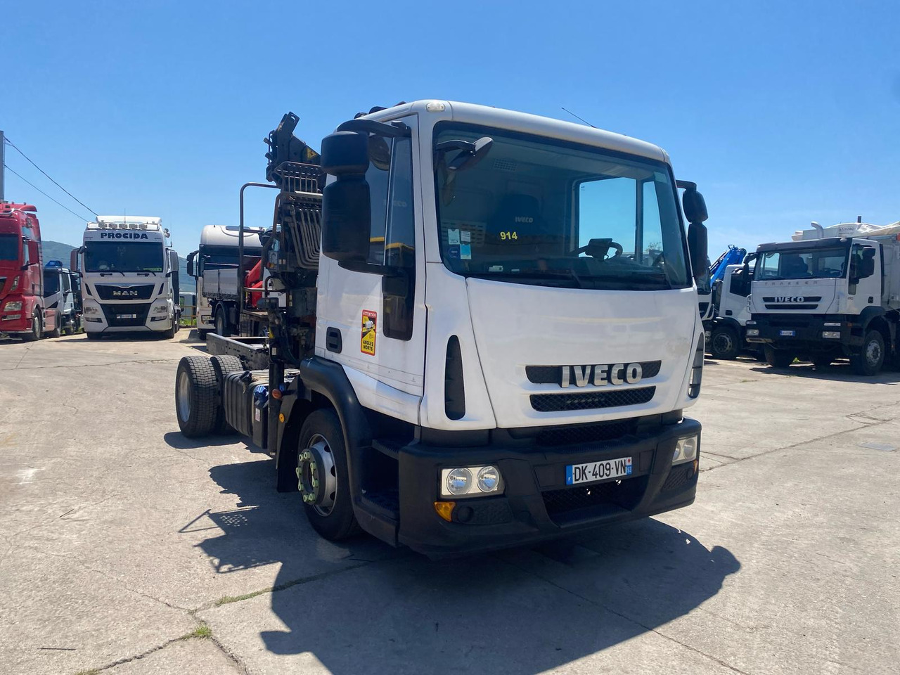 IVECO EUROCARGO 120E25 - Tovornjak z dvigalom: slika 1 IVECO EUROCARGO 120E25 - Tovornjak z dvigalom: slika 1