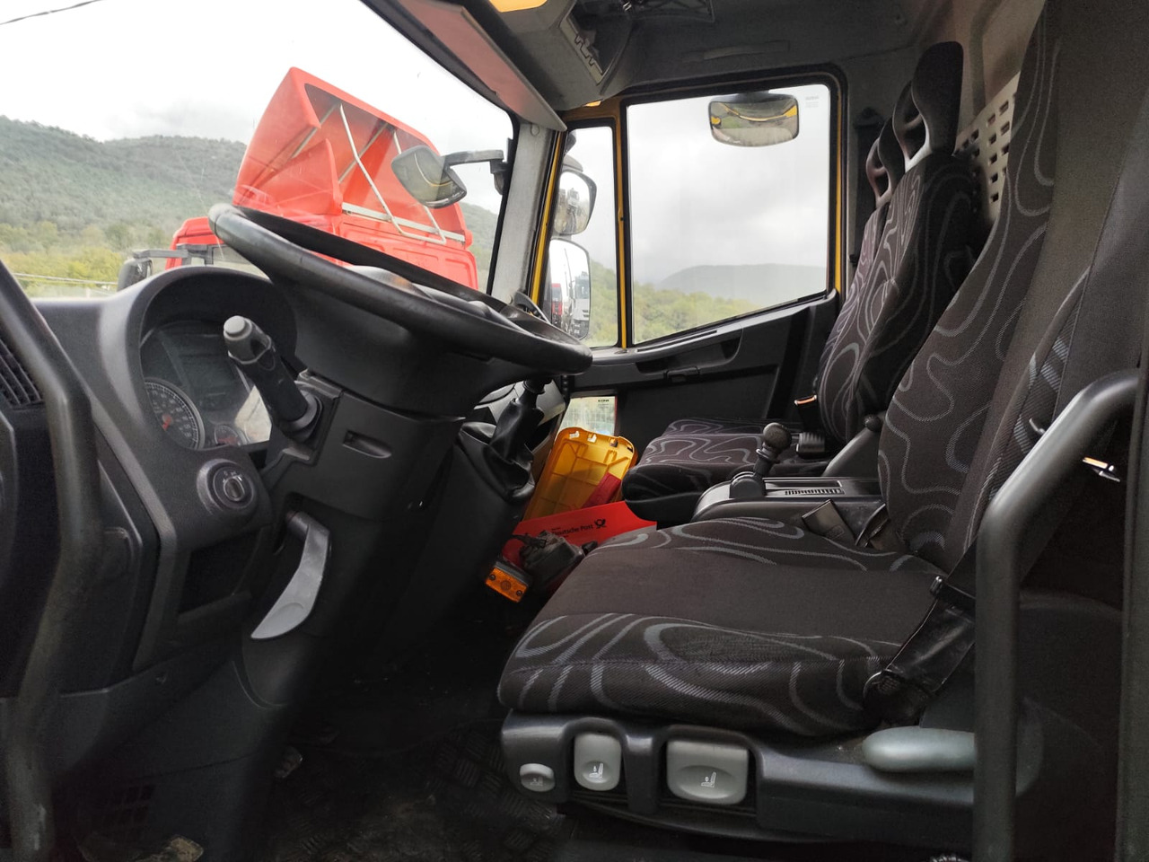 Tovornjak-šasija IVECO EUROCARGO 120E28P: slika 9 Tovornjak-šasija IVECO EUROCARGO 120E28P: slika 9