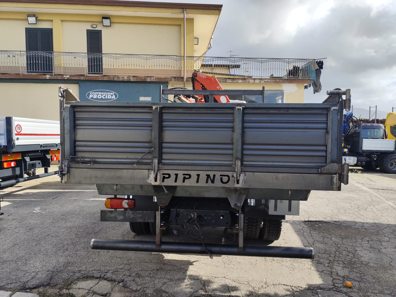 IVECO EUROCARGO 140-250 - Tovornjak z dvigalom: slika 5 IVECO EUROCARGO 140-250 - Tovornjak z dvigalom: slika 5