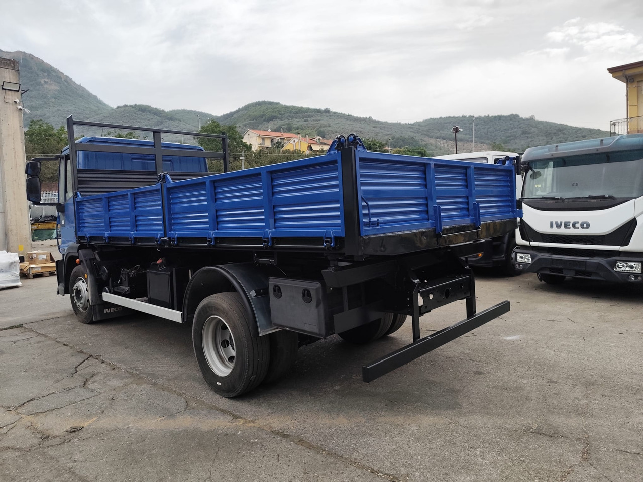 IVECO EUROCARGO 140E25 - Tovornjak prekucnik: slika 5 IVECO EUROCARGO 140E25 - Tovornjak prekucnik: slika 5
