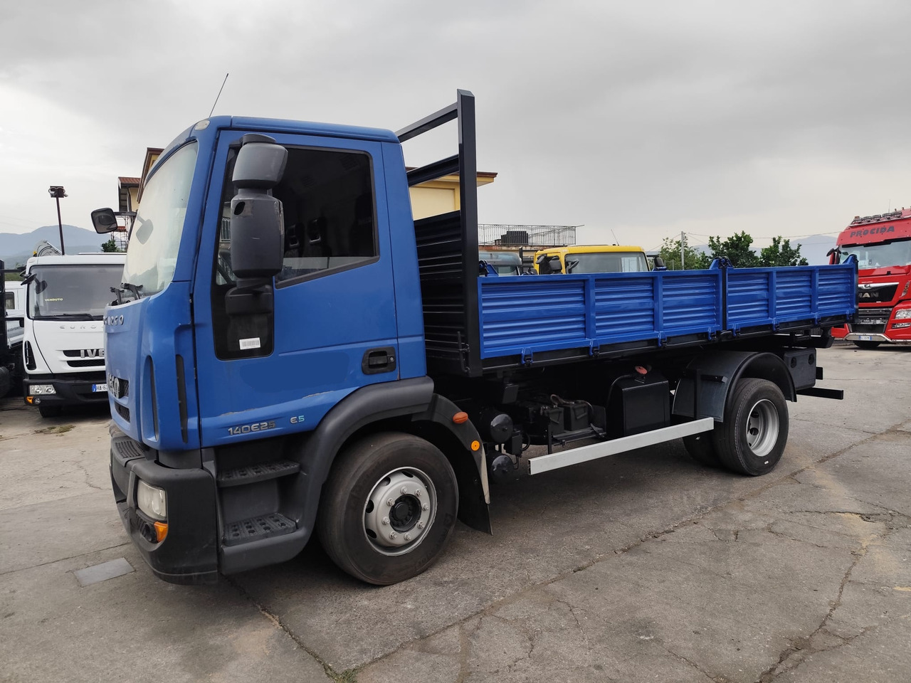 IVECO EUROCARGO 140E25 - Tovornjak prekucnik: slika 3 IVECO EUROCARGO 140E25 - Tovornjak prekucnik: slika 3