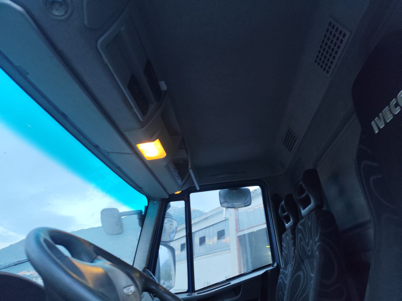 IVECO EUROCARGO 140E25 - Tovornjak prekucnik: slika 2 IVECO EUROCARGO 140E25 - Tovornjak prekucnik: slika 2