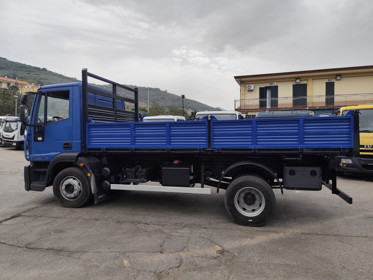 IVECO EUROCARGO 140E25 - Tovornjak prekucnik: slika 4 IVECO EUROCARGO 140E25 - Tovornjak prekucnik: slika 4