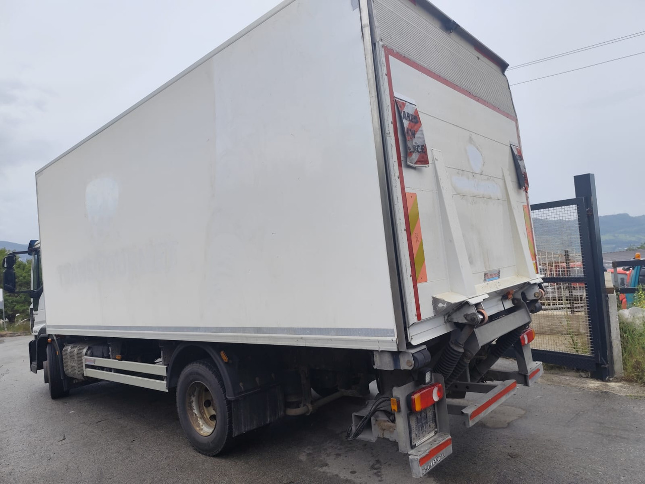 IVECO EUROCARGO 160-280 - Tovornjak zabojnik, Tovornjak z dvigalom: slika 4 IVECO EUROCARGO 160-280 - Tovornjak zabojnik, Tovornjak z dvigalom: slika 4