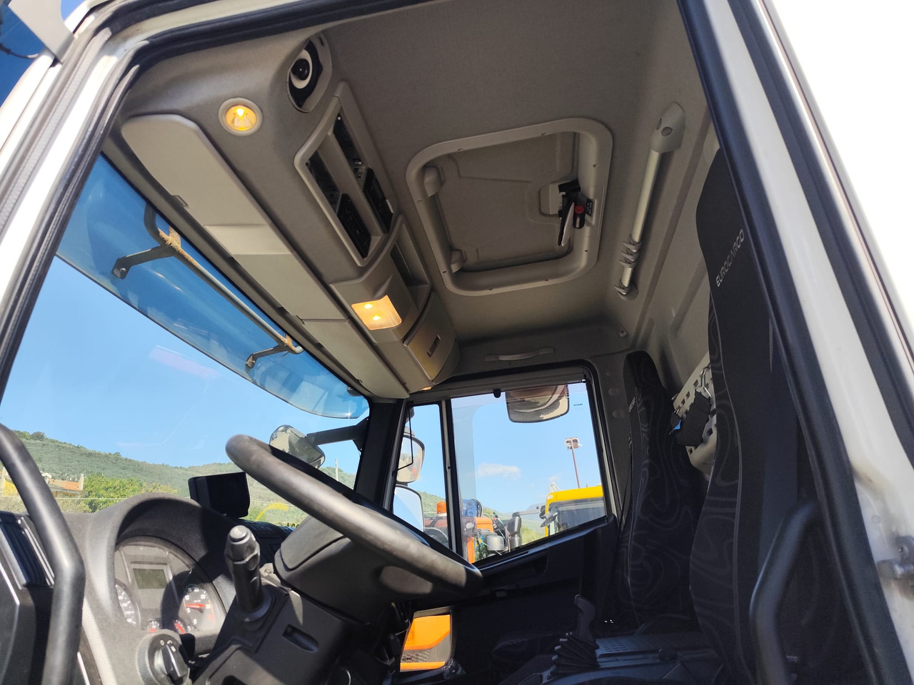 IVECO EUROCARGO 160-280 - Tovornjak prekucnik, Tovornjak z dvigalom: slika 5 IVECO EUROCARGO 160-280 - Tovornjak prekucnik, Tovornjak z dvigalom: slika 5