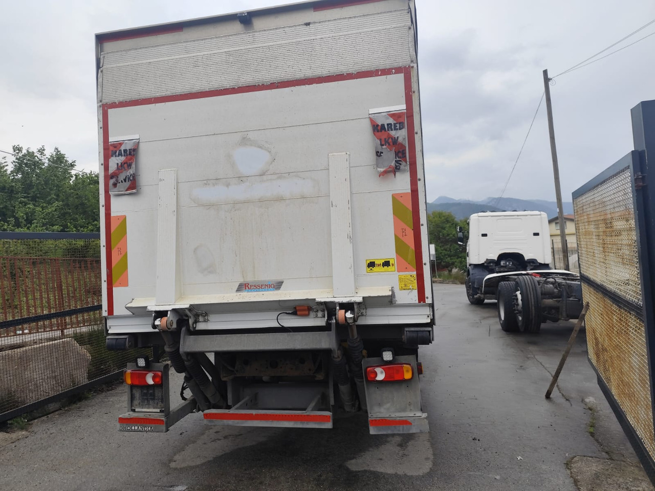 IVECO EUROCARGO 160-280 - Tovornjak zabojnik, Tovornjak z dvigalom: slika 3 IVECO EUROCARGO 160-280 - Tovornjak zabojnik, Tovornjak z dvigalom: slika 3