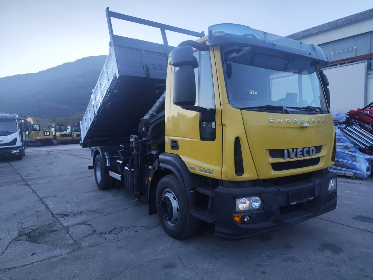 IVECO EUROCARGO 160E30 - Tovornjak z dvigalom: slika 1 IVECO EUROCARGO 160E30 - Tovornjak z dvigalom: slika 1