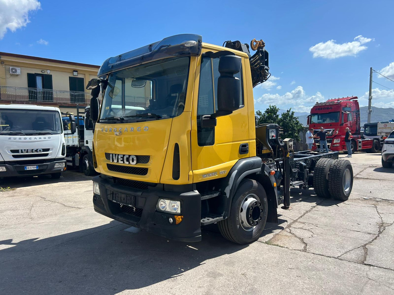 IVECO EUROCARGO 160E30 - Tovornjak z dvigalom: slika 1 IVECO EUROCARGO 160E30 - Tovornjak z dvigalom: slika 1