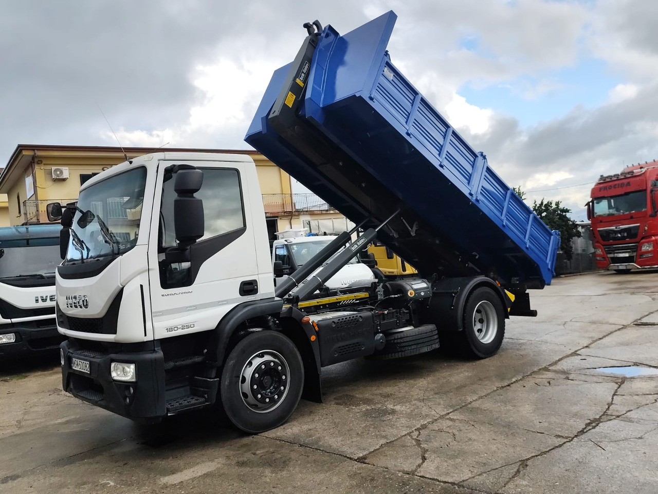 Kotalni prekucni tovornjak, Tovornjak z dvigalom IVECO EUROCARGO 180-250: slika 9 Kotalni prekucni tovornjak, Tovornjak z dvigalom IVECO EUROCARGO 180-250: slika 9