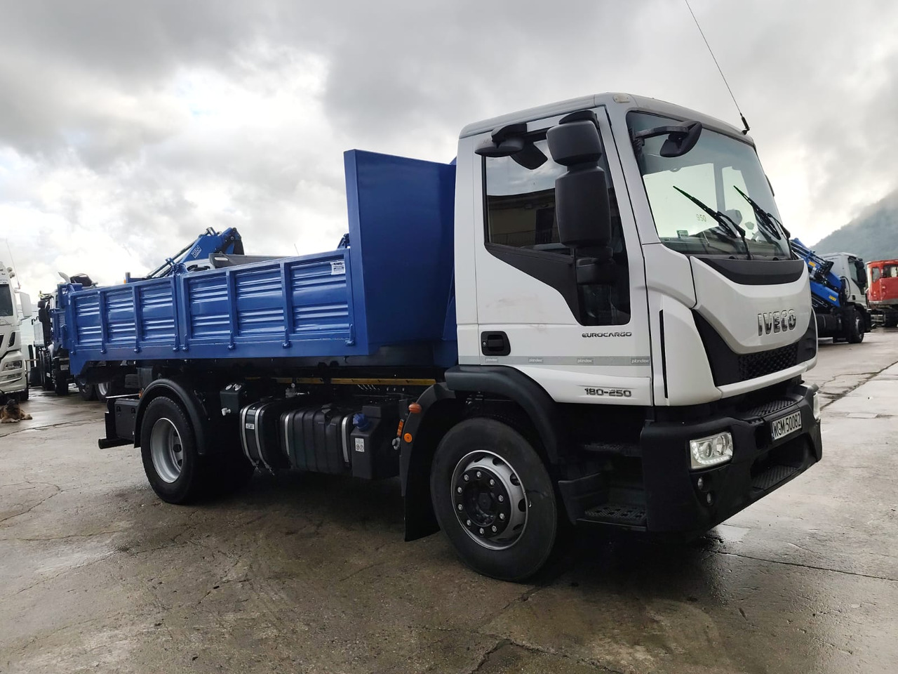 Kotalni prekucni tovornjak, Tovornjak z dvigalom IVECO EUROCARGO 180-250: slika 30 Kotalni prekucni tovornjak, Tovornjak z dvigalom IVECO EUROCARGO 180-250: slika 30