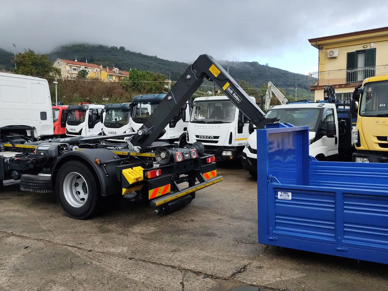 Kotalni prekucni tovornjak, Tovornjak z dvigalom IVECO EUROCARGO 180-250: slika 36 Kotalni prekucni tovornjak, Tovornjak z dvigalom IVECO EUROCARGO 180-250: slika 36