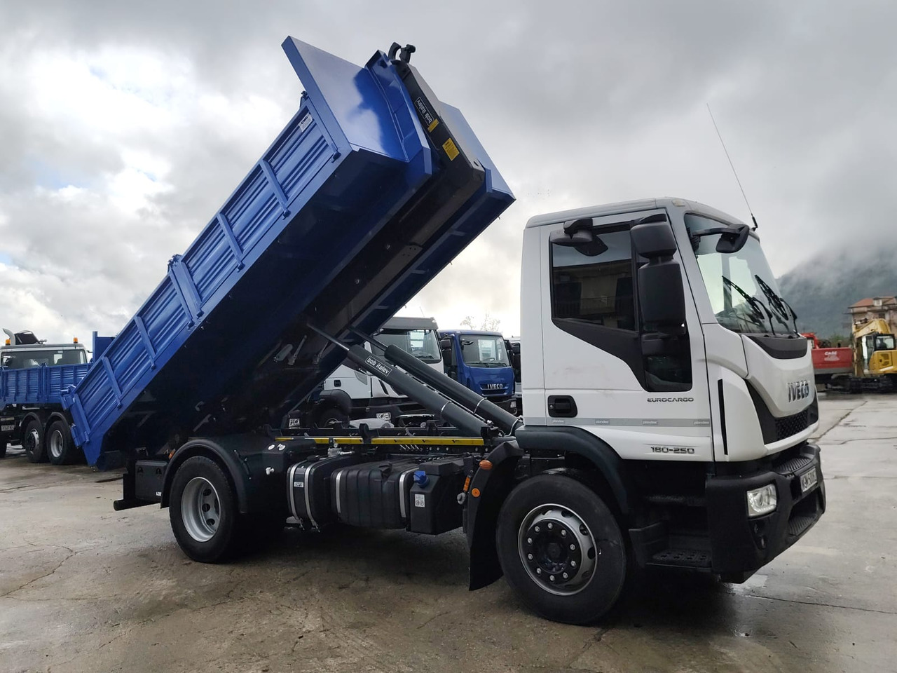 Kotalni prekucni tovornjak, Tovornjak z dvigalom IVECO EUROCARGO 180-250: slika 7 Kotalni prekucni tovornjak, Tovornjak z dvigalom IVECO EUROCARGO 180-250: slika 7