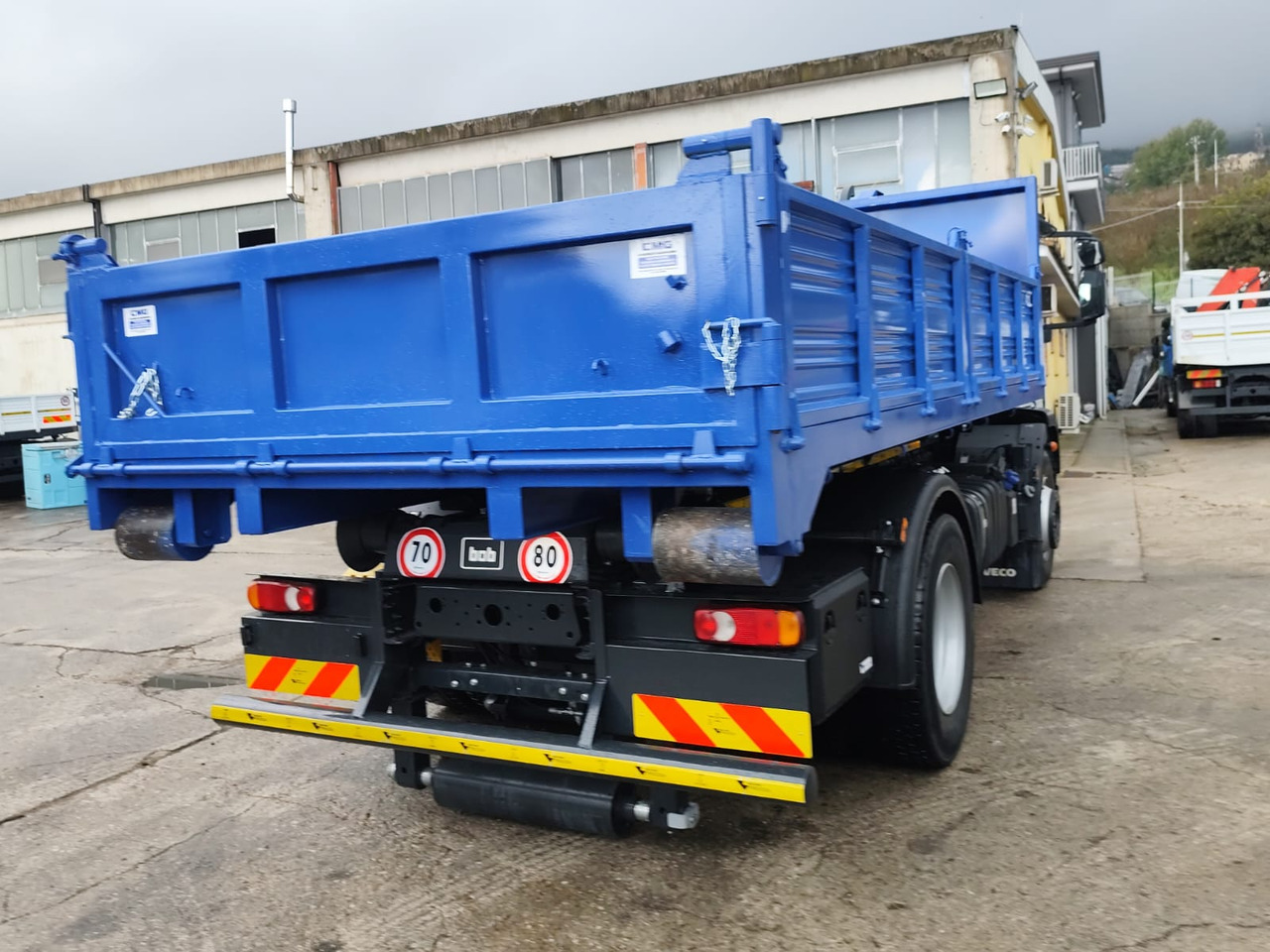 Kotalni prekucni tovornjak, Tovornjak z dvigalom IVECO EUROCARGO 180-250: slika 26 Kotalni prekucni tovornjak, Tovornjak z dvigalom IVECO EUROCARGO 180-250: slika 26