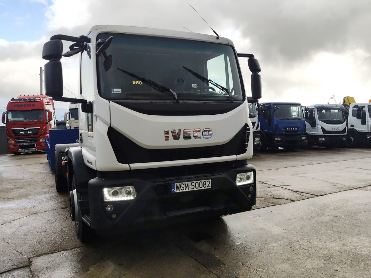 Kotalni prekucni tovornjak, Tovornjak z dvigalom IVECO EUROCARGO 180-250: slika 40 Kotalni prekucni tovornjak, Tovornjak z dvigalom IVECO EUROCARGO 180-250: slika 40