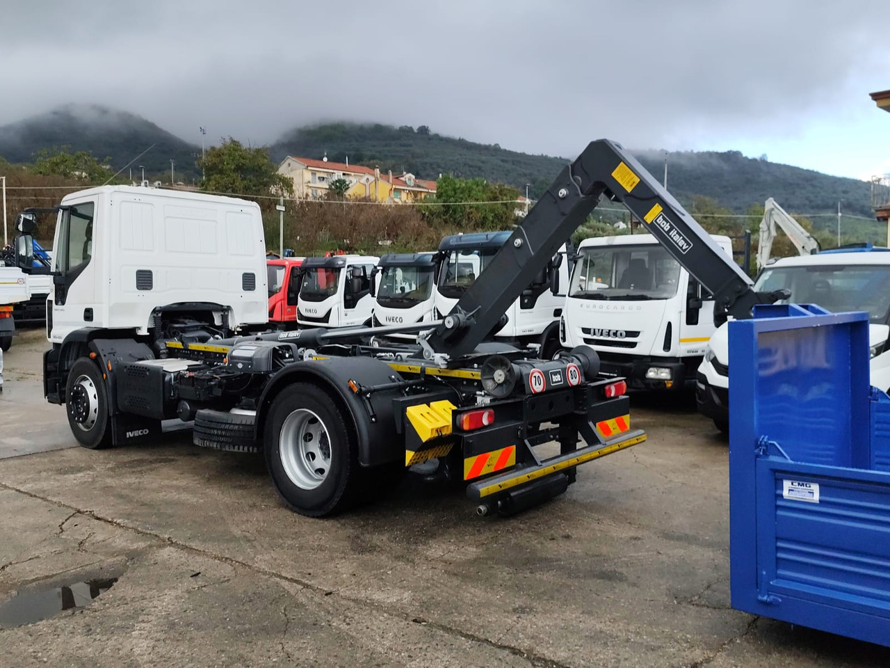 Kotalni prekucni tovornjak, Tovornjak z dvigalom IVECO EUROCARGO 180-250: slika 37 Kotalni prekucni tovornjak, Tovornjak z dvigalom IVECO EUROCARGO 180-250: slika 37