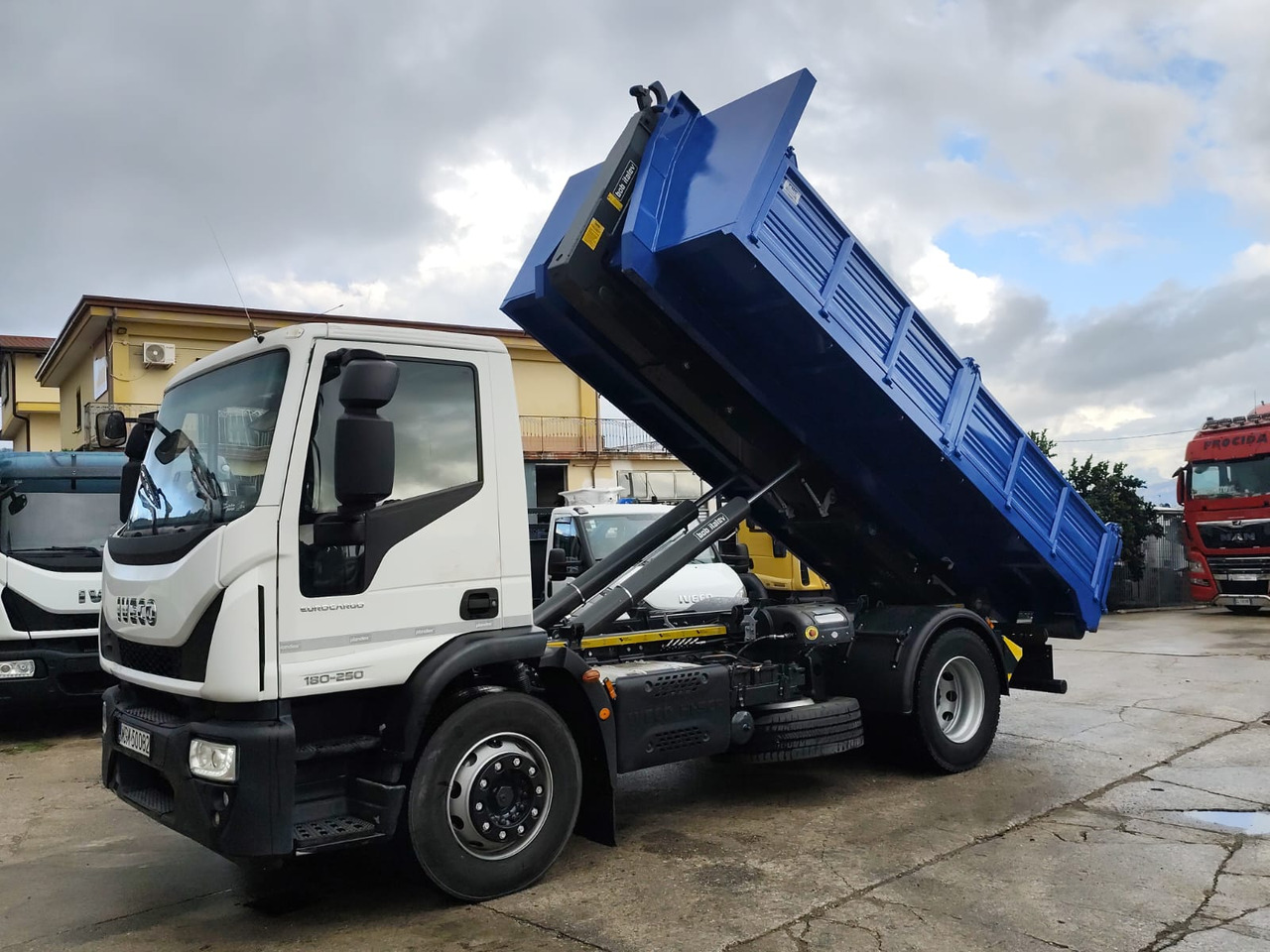 Kotalni prekucni tovornjak, Tovornjak z dvigalom IVECO EUROCARGO 180-250: slika 13 Kotalni prekucni tovornjak, Tovornjak z dvigalom IVECO EUROCARGO 180-250: slika 13