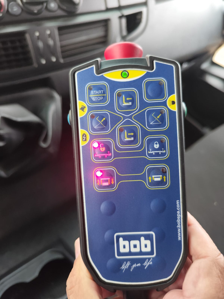 Kotalni prekucni tovornjak, Tovornjak z dvigalom IVECO EUROCARGO 180-250: slika 50 Kotalni prekucni tovornjak, Tovornjak z dvigalom IVECO EUROCARGO 180-250: slika 50