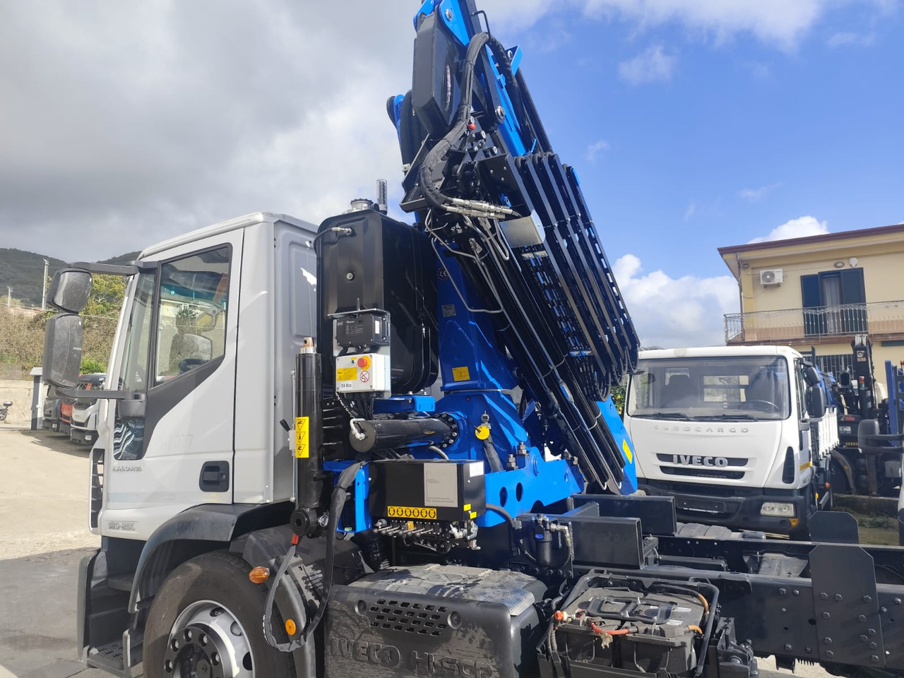 IVECO EUROCARGO 180-250 - Tovornjak z dvigalom, Tovornjak z dvigalom: slika 4 IVECO EUROCARGO 180-250 - Tovornjak z dvigalom, Tovornjak z dvigalom: slika 4