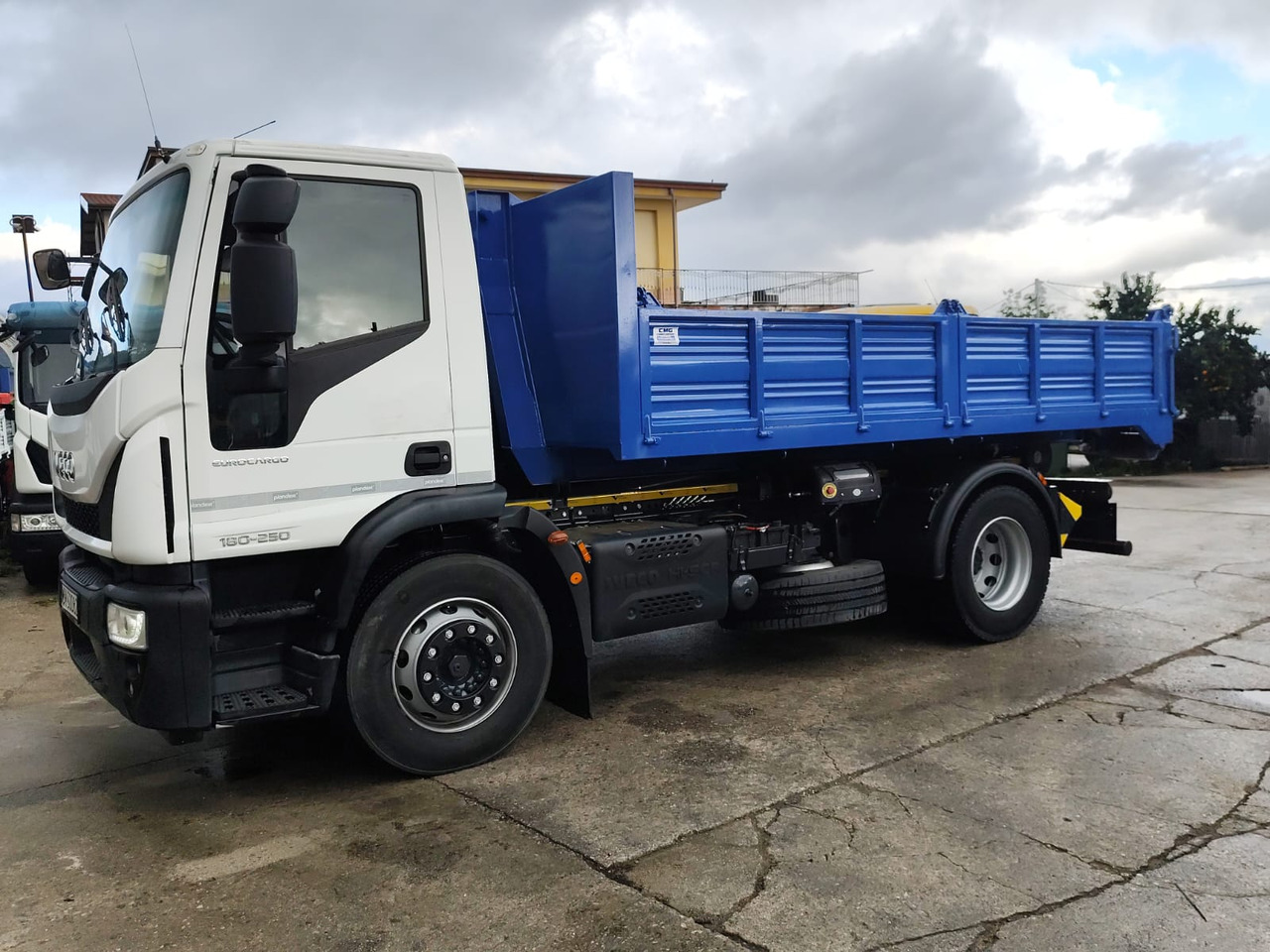 Kotalni prekucni tovornjak, Tovornjak z dvigalom IVECO EUROCARGO 180-250: slika 34 Kotalni prekucni tovornjak, Tovornjak z dvigalom IVECO EUROCARGO 180-250: slika 34