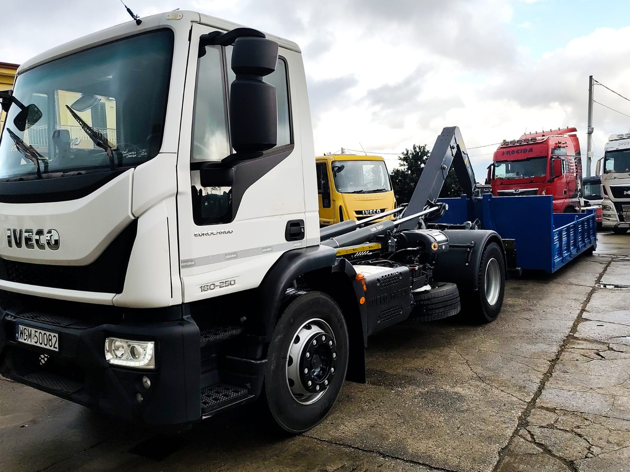 Kotalni prekucni tovornjak, Tovornjak z dvigalom IVECO EUROCARGO 180-250: slika 43 Kotalni prekucni tovornjak, Tovornjak z dvigalom IVECO EUROCARGO 180-250: slika 43