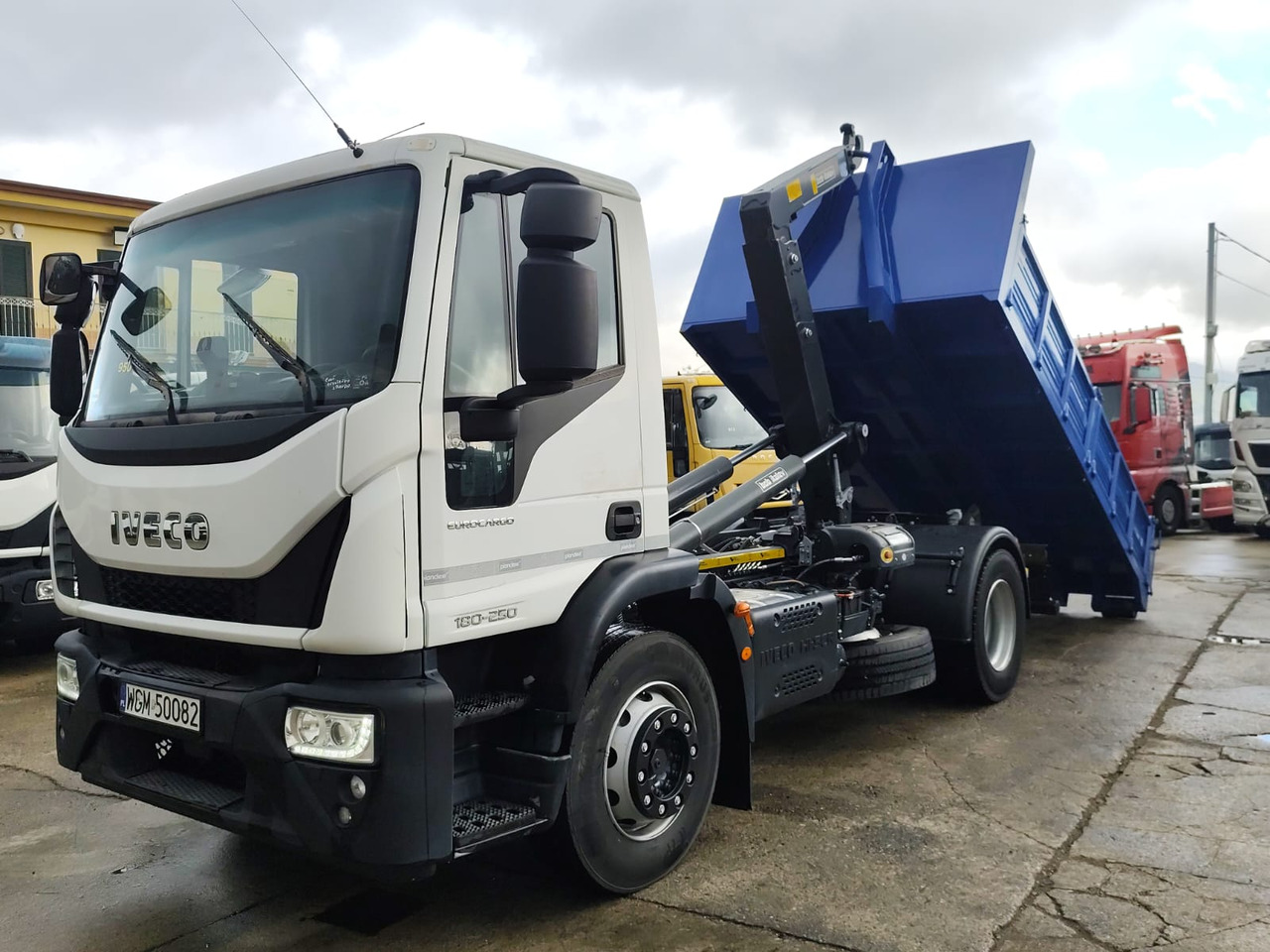 Kotalni prekucni tovornjak, Tovornjak z dvigalom IVECO EUROCARGO 180-250: slika 49 Kotalni prekucni tovornjak, Tovornjak z dvigalom IVECO EUROCARGO 180-250: slika 49