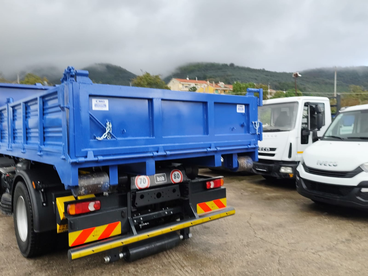 Kotalni prekucni tovornjak, Tovornjak z dvigalom IVECO EUROCARGO 180-250: slika 20 Kotalni prekucni tovornjak, Tovornjak z dvigalom IVECO EUROCARGO 180-250: slika 20