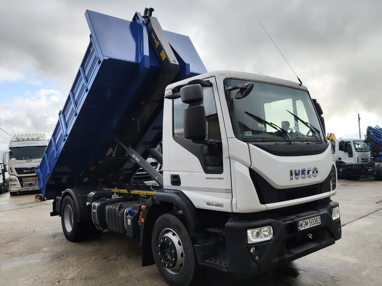 Kotalni prekucni tovornjak, Tovornjak z dvigalom IVECO EUROCARGO 180-250: slika 8 Kotalni prekucni tovornjak, Tovornjak z dvigalom IVECO EUROCARGO 180-250: slika 8