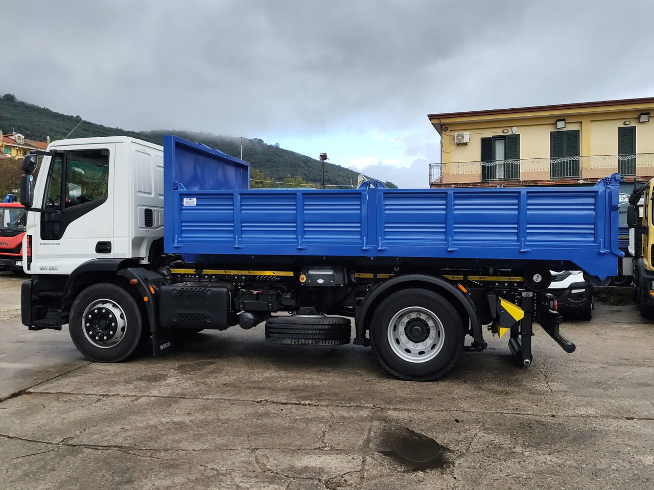 Kotalni prekucni tovornjak, Tovornjak z dvigalom IVECO EUROCARGO 180-250: slika 14 Kotalni prekucni tovornjak, Tovornjak z dvigalom IVECO EUROCARGO 180-250: slika 14