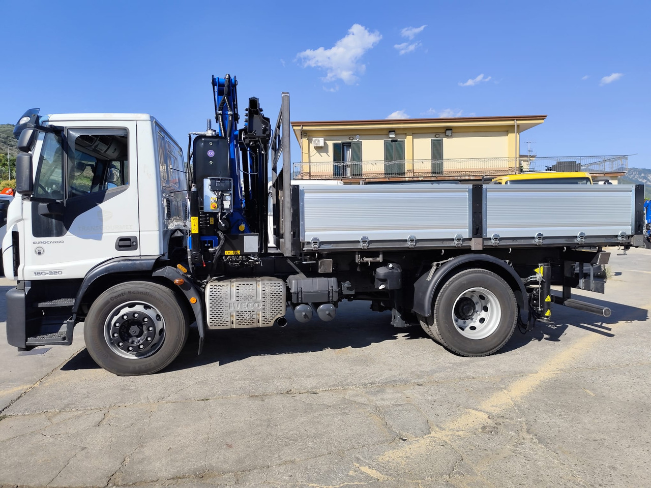 IVECO EUROCARGO 180-320 - Tovornjak z dvigalom: slika 3 IVECO EUROCARGO 180-320 - Tovornjak z dvigalom: slika 3