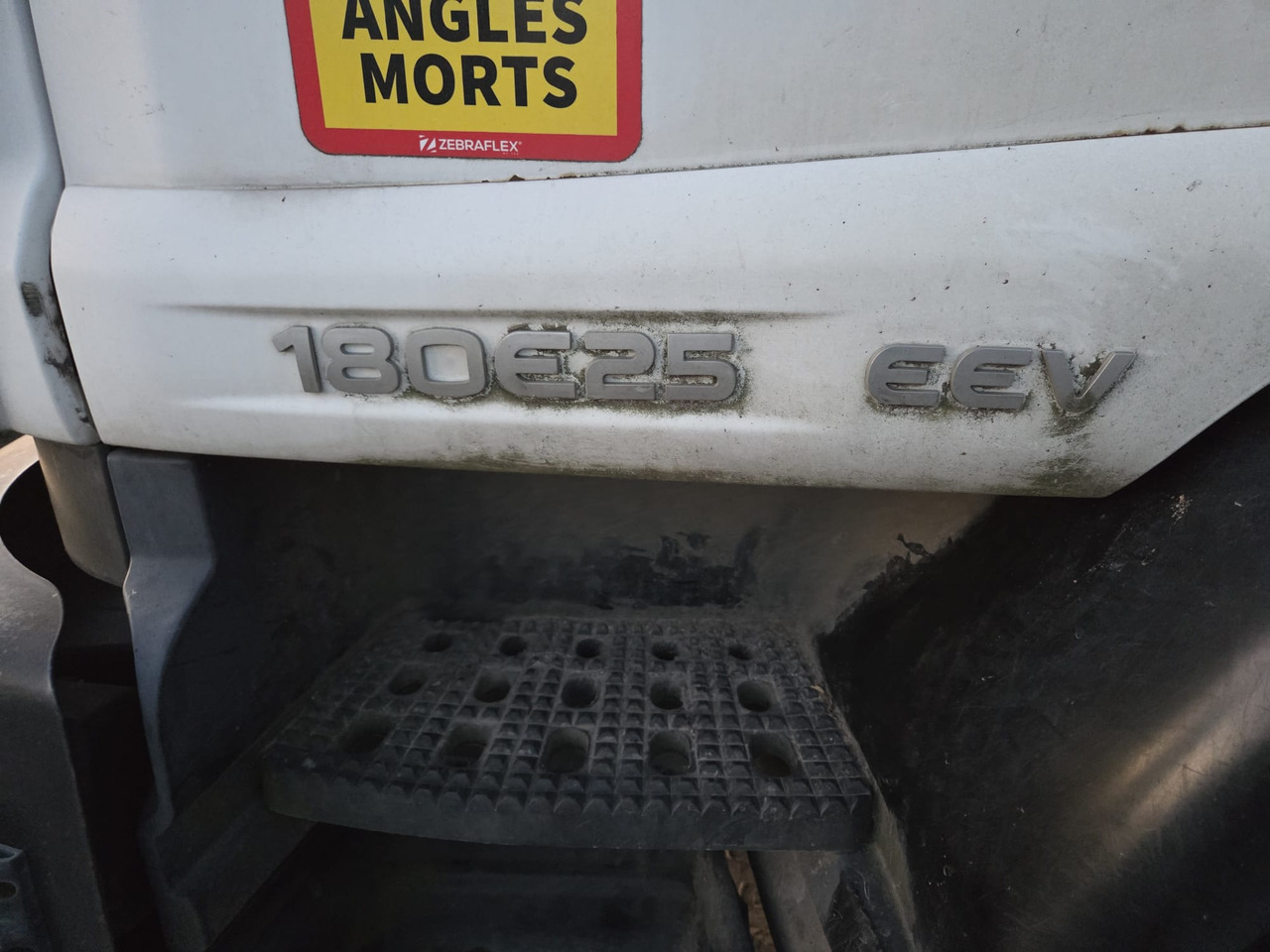 IVECO EUROCARGO 180E25 - Tovornjak z dvigalom, Tovornjak z dvigalom: slika 5 IVECO EUROCARGO 180E25 - Tovornjak z dvigalom, Tovornjak z dvigalom: slika 5