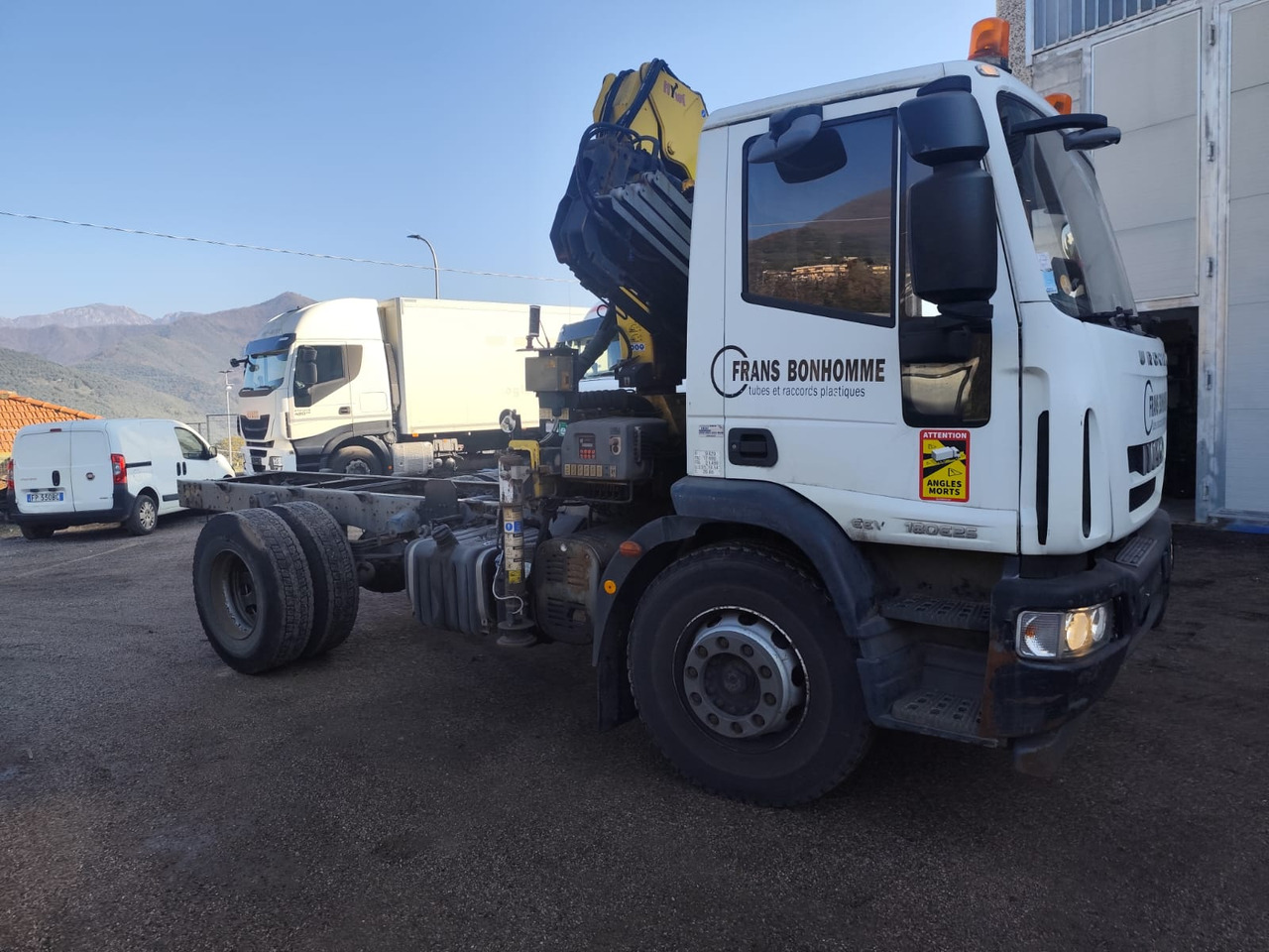 IVECO EUROCARGO 180E25 - Tovornjak z dvigalom, Tovornjak z dvigalom: slika 3 IVECO EUROCARGO 180E25 - Tovornjak z dvigalom, Tovornjak z dvigalom: slika 3