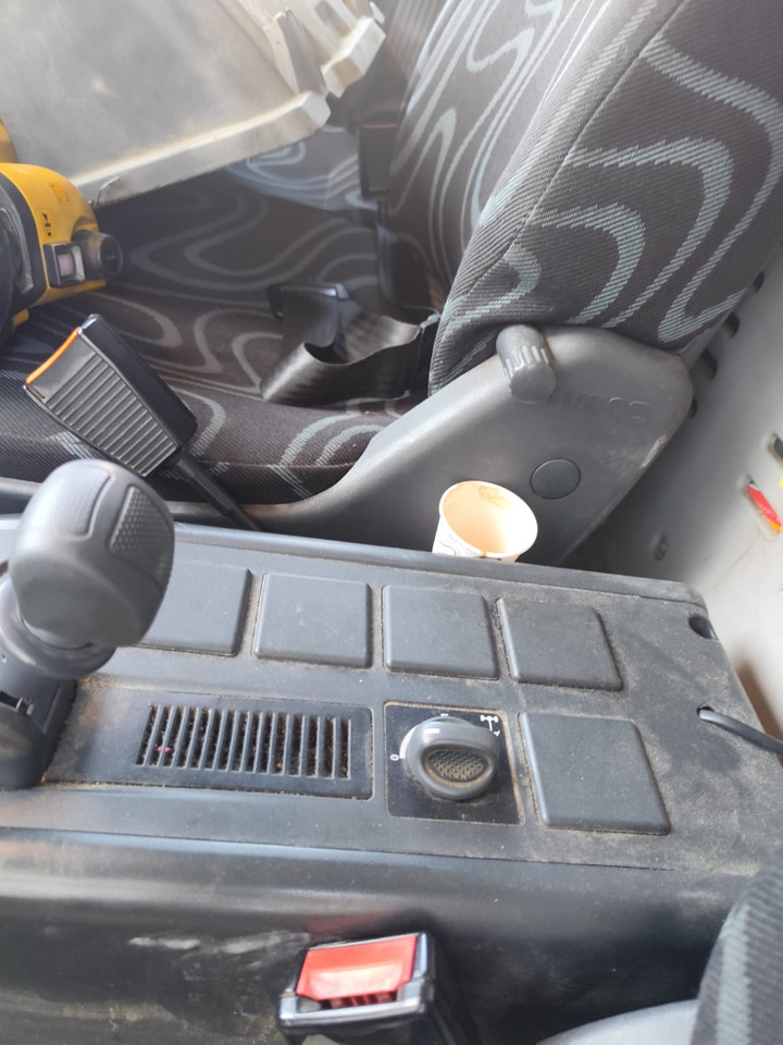 IVECO EUROCARGO 180E25 - Tovornjak z dvigalom, Tovornjak z dvigalom: slika 5 IVECO EUROCARGO 180E25 - Tovornjak z dvigalom, Tovornjak z dvigalom: slika 5