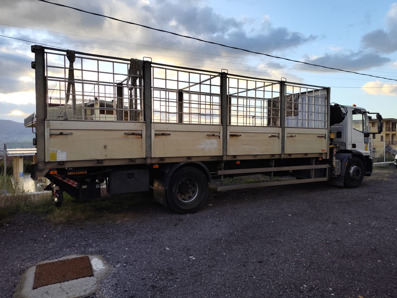 IVECO EUROCARGO 180E25 - Tovornjak z dvigalom, Tovornjak z dvigalom: slika 3 IVECO EUROCARGO 180E25 - Tovornjak z dvigalom, Tovornjak z dvigalom: slika 3
