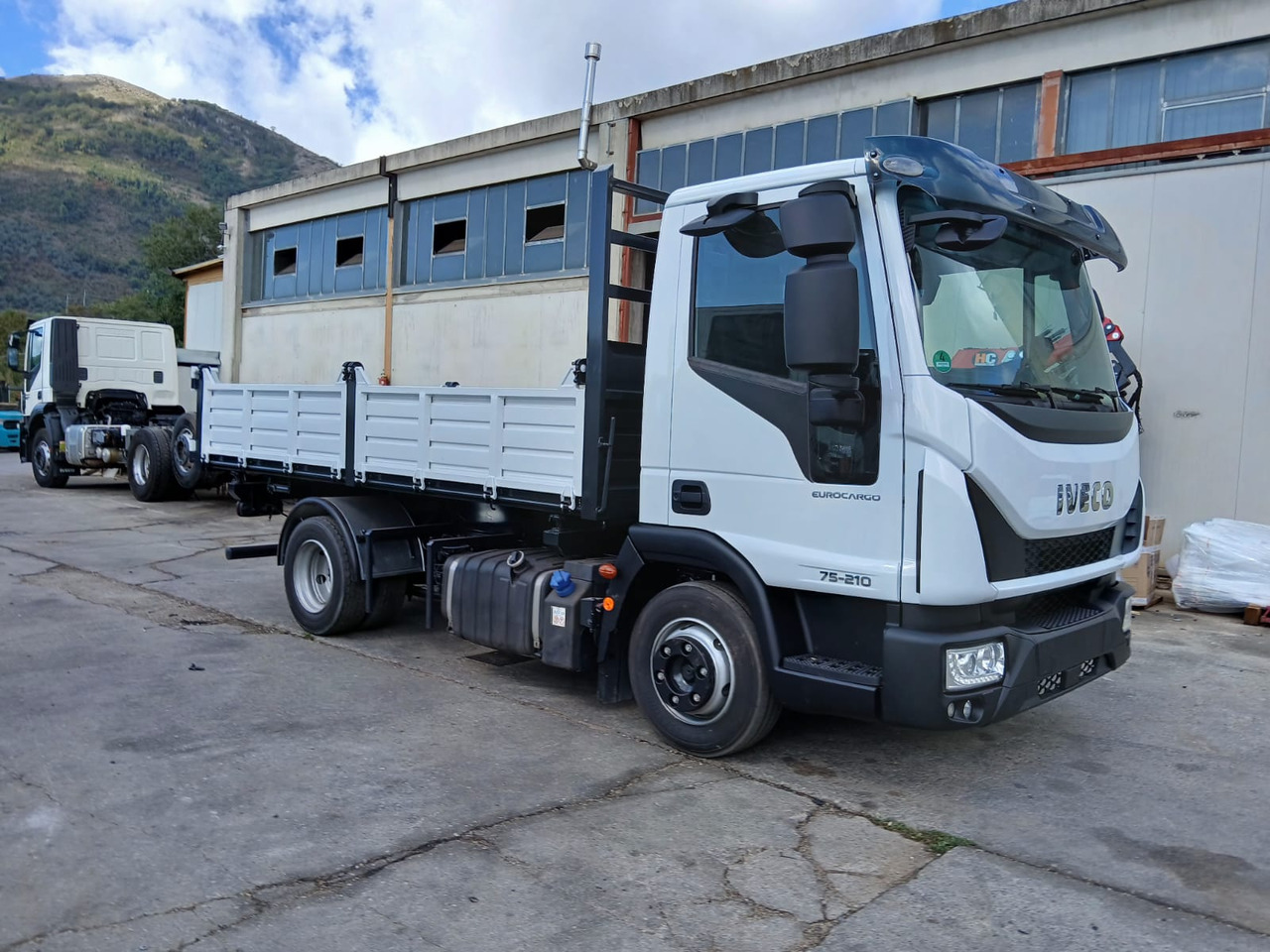 IVECO EUROCARGO 75-210 - Tovornjak prekucnik: slika 1 IVECO EUROCARGO 75-210 - Tovornjak prekucnik: slika 1