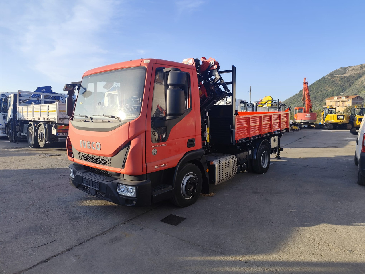 IVECO EUROCARGO 80-190 - Tovornjak z dvigalom: slika 2 IVECO EUROCARGO 80-190 - Tovornjak z dvigalom: slika 2