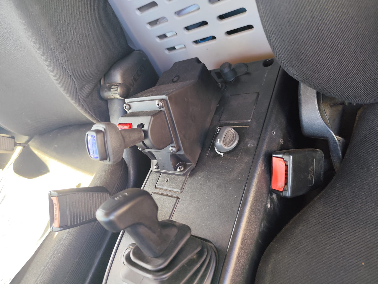 Tovornjak z dvigalom, Tovornjak prekucnik IVECO EUROCARGO 80-210: slika 45 Tovornjak z dvigalom, Tovornjak prekucnik IVECO EUROCARGO 80-210: slika 45