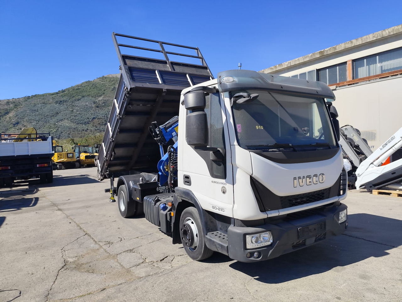 IVECO EUROCARGO 80-210 - Tovornjak z dvigalom: slika 1 IVECO EUROCARGO 80-210 - Tovornjak z dvigalom: slika 1