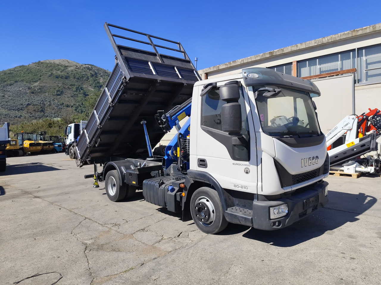 IVECO EUROCARGO 80-210 - Tovornjak z dvigalom: slika 4 IVECO EUROCARGO 80-210 - Tovornjak z dvigalom: slika 4