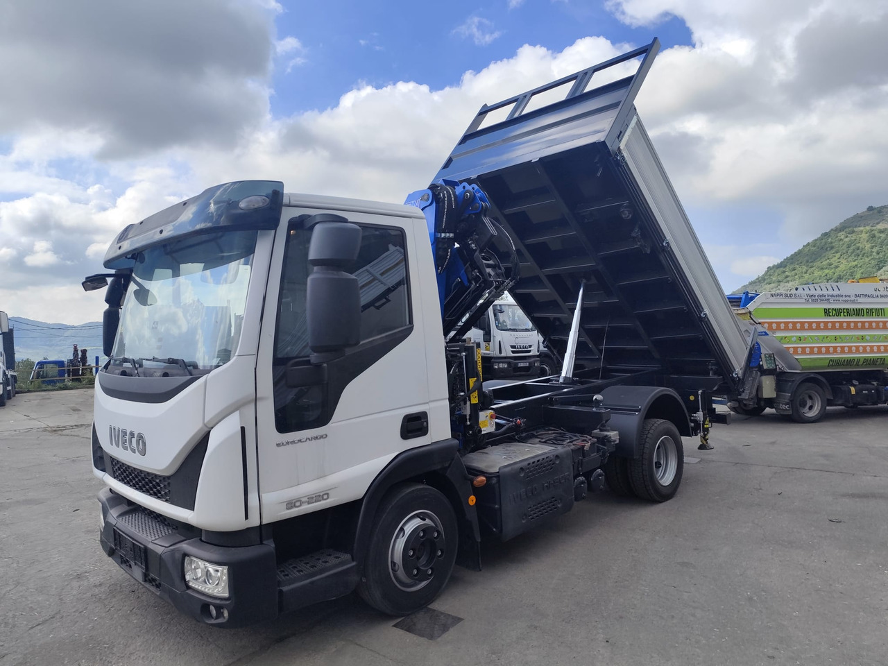 Tovornjak z dvigalom IVECO EUROCARGO 80-220: slika 1