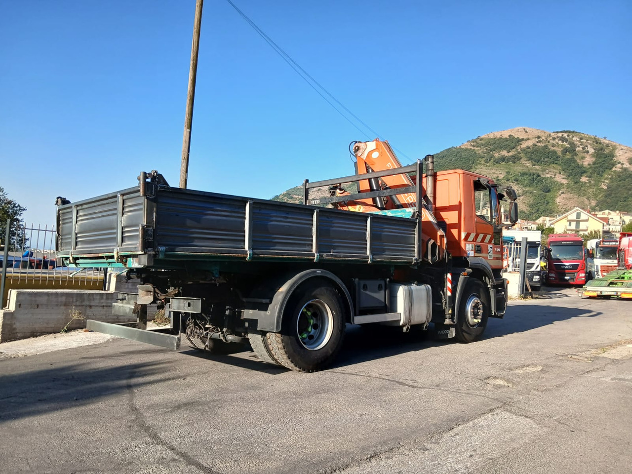 Tovornjak z dvigalom, Tovornjak prekucnik IVECO STRALIS 190S31: slika 16