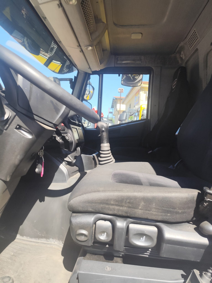 IVECO STRALIS AD 260S31 XP - Tovornjak z dvigalom: slika 3 IVECO STRALIS AD 260S31 XP - Tovornjak z dvigalom: slika 3