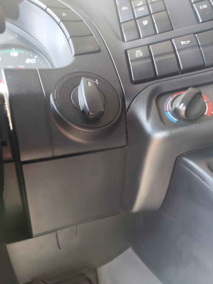 IVECO STRALIS AD 260S31 Y/P - Tovornjak-šasija: slika 4 IVECO STRALIS AD 260S31 Y/P - Tovornjak-šasija: slika 4