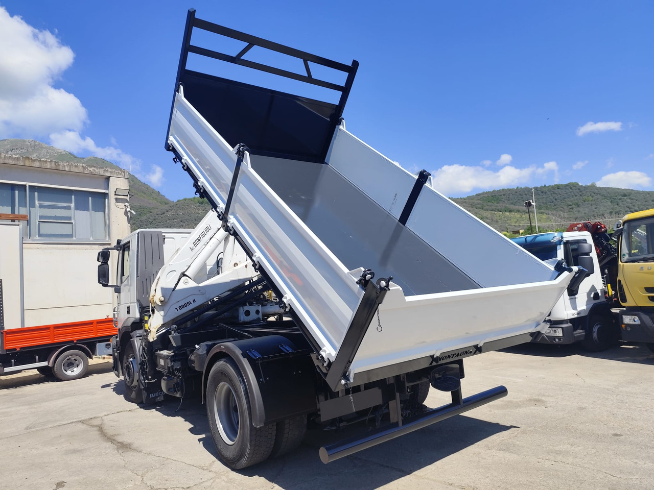 IVECO STRALIS CUBE 190S33 - Tovornjak z dvigalom: slika 4 IVECO STRALIS CUBE 190S33 - Tovornjak z dvigalom: slika 4