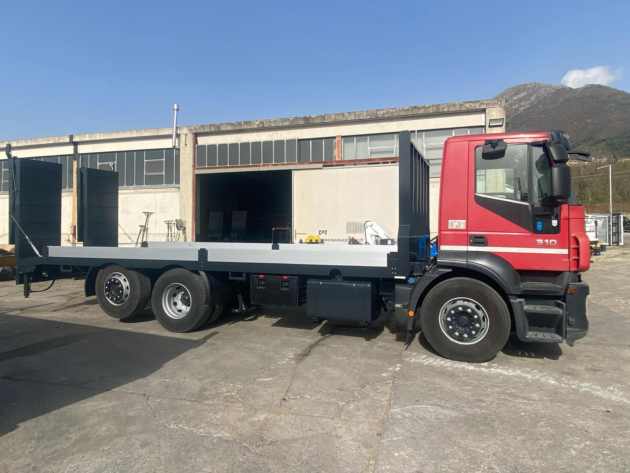 Tovornjak s kesonom IVECO STRALIS CUBE 260S31: slika 17