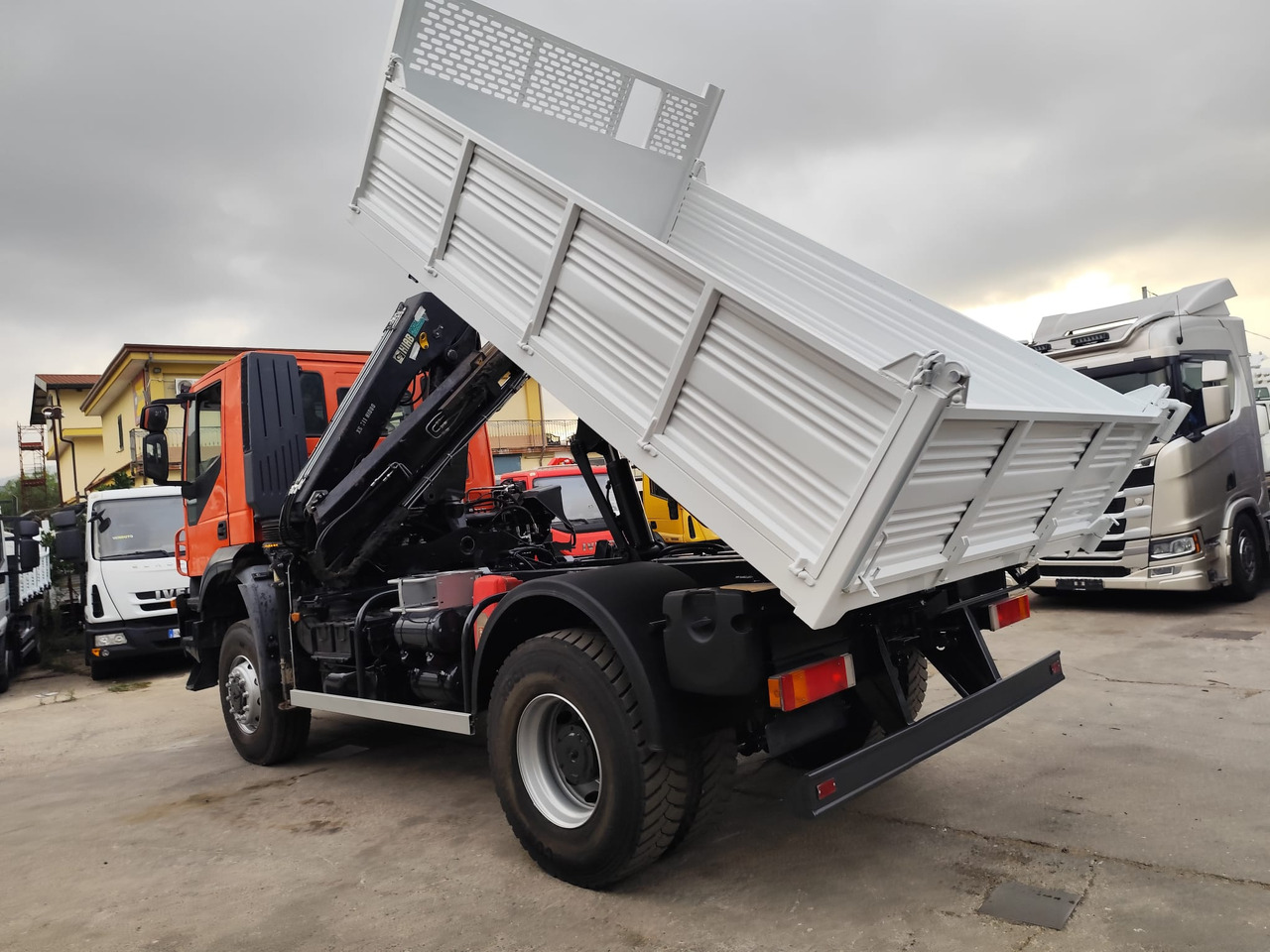 IVECO TRAKKER 190T36 - Tovornjak z dvigalom, Tovornjak prekucnik: slika 5 IVECO TRAKKER 190T36 - Tovornjak z dvigalom, Tovornjak prekucnik: slika 5