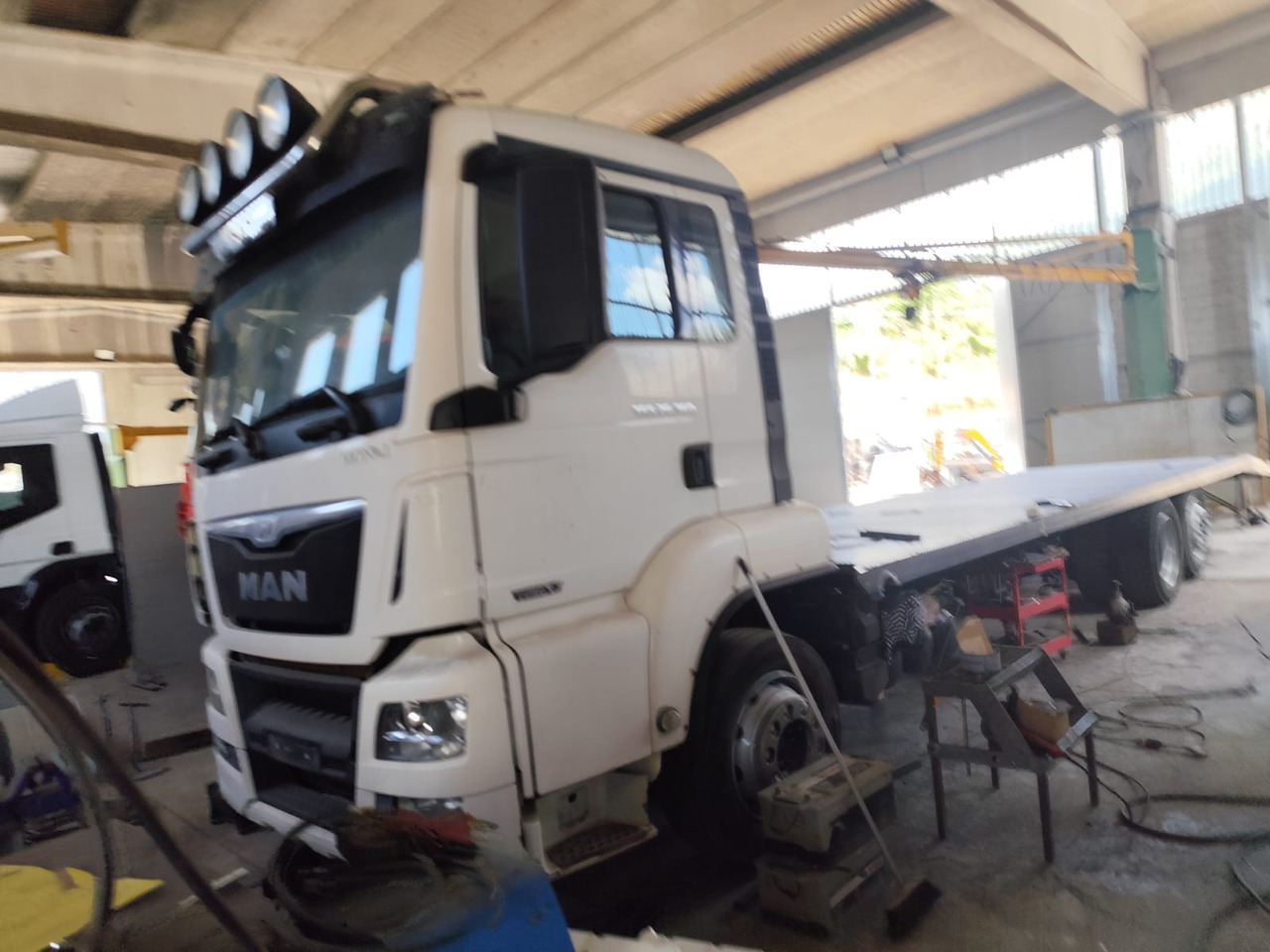 MAN TGS 26.360 - Tovornjak s kesonom: slika 1 MAN TGS 26.360 - Tovornjak s kesonom: slika 1