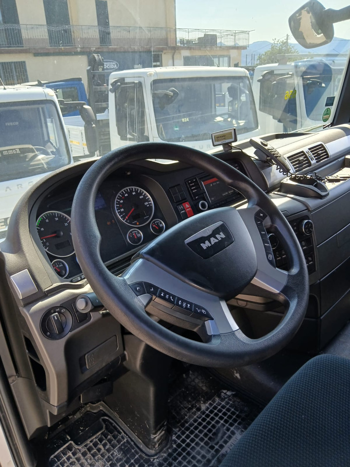 MAN TGX 26.440 - Tovornjak s kesonom: slika 5 MAN TGX 26.440 - Tovornjak s kesonom: slika 5