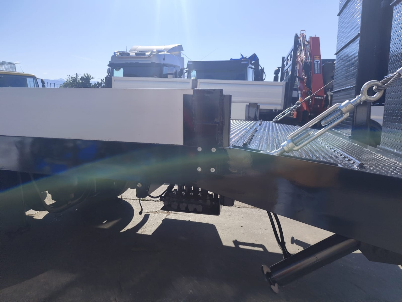 MAN TGX 26.440 - Tovornjak s kesonom: slika 3 MAN TGX 26.440 - Tovornjak s kesonom: slika 3